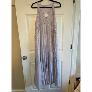 NWT Vici en creme donna metallic detailed tiered sleeveless maxi gown. size Lg